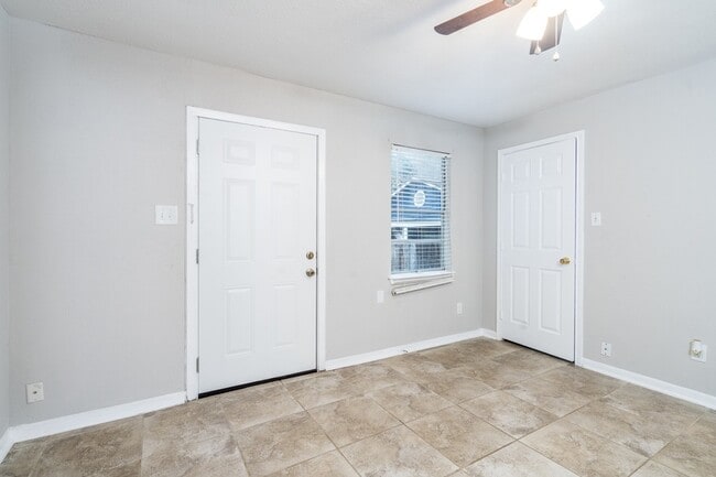 Building Photo - 503 Carrell St