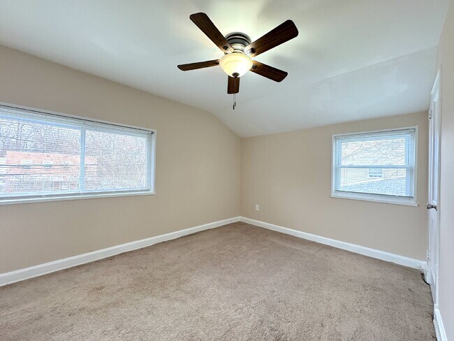 Building Photo - 5612 7th Rd S