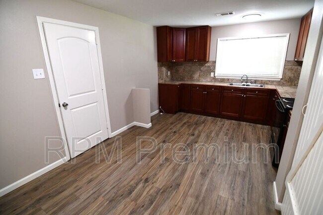 Building Photo - 3454 Harrison St