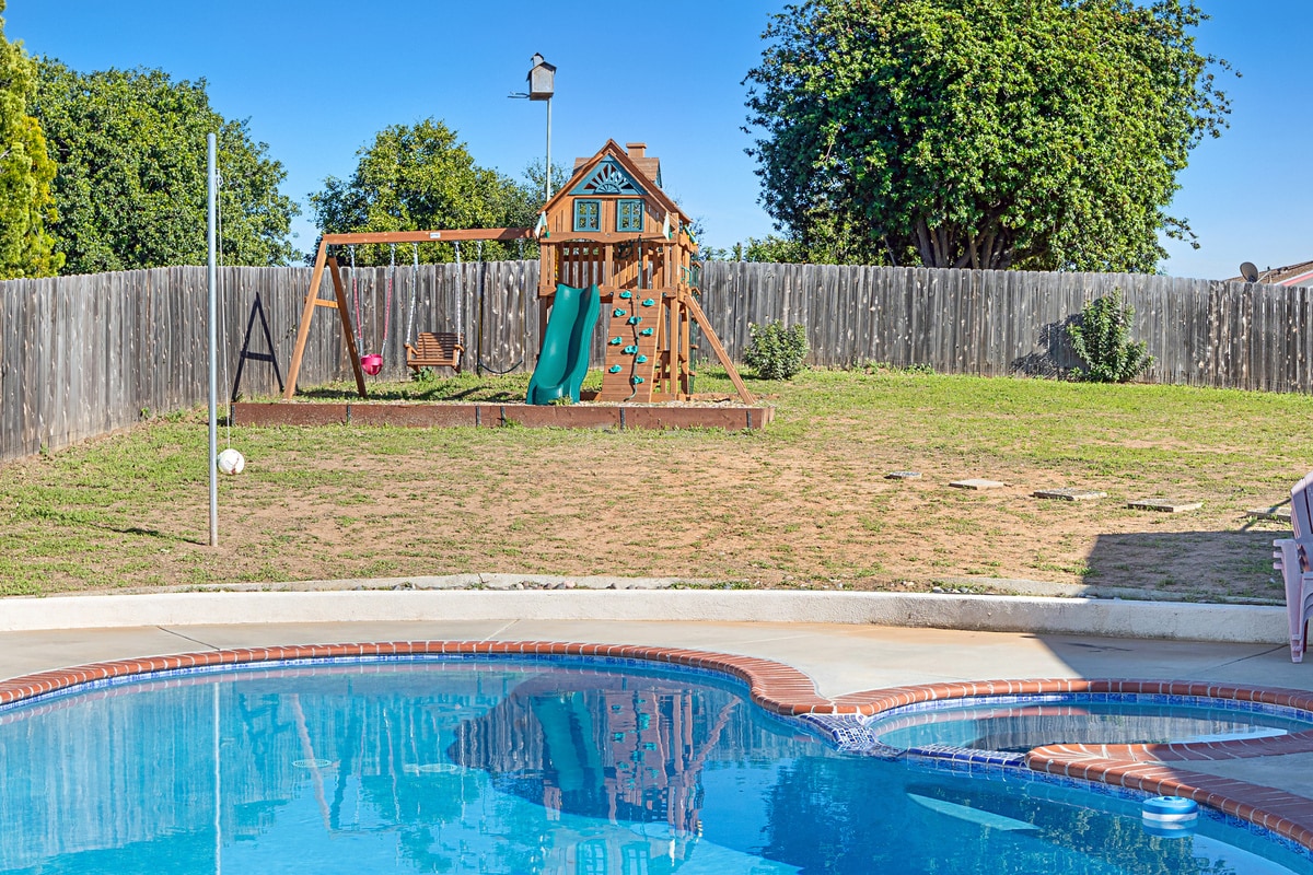 Building Photo - 1720 Via Entrada