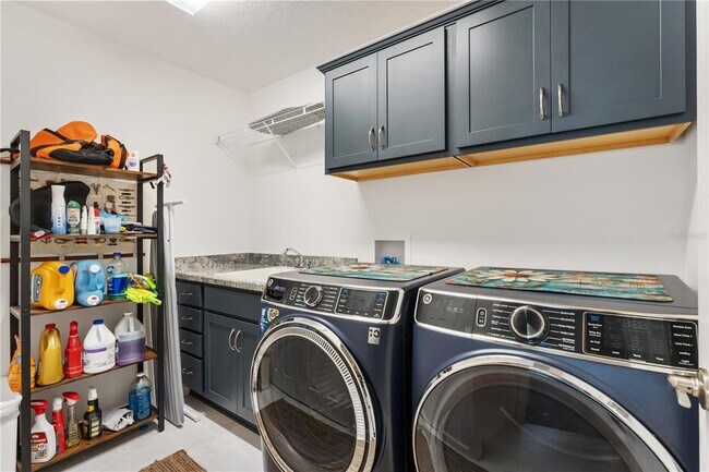 Building Photo - 2160 Biller Cir