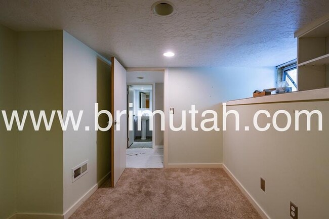 Building Photo - 628 Browning Ave