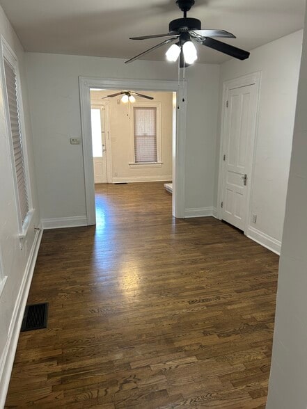 Building Photo - 10 /12 Garret St