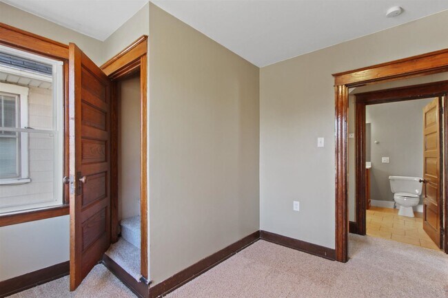 Building Photo - Spacious Single Family Home In York City!