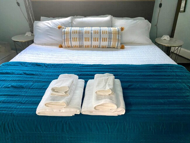 Building Photo - 4274 4th Ave S