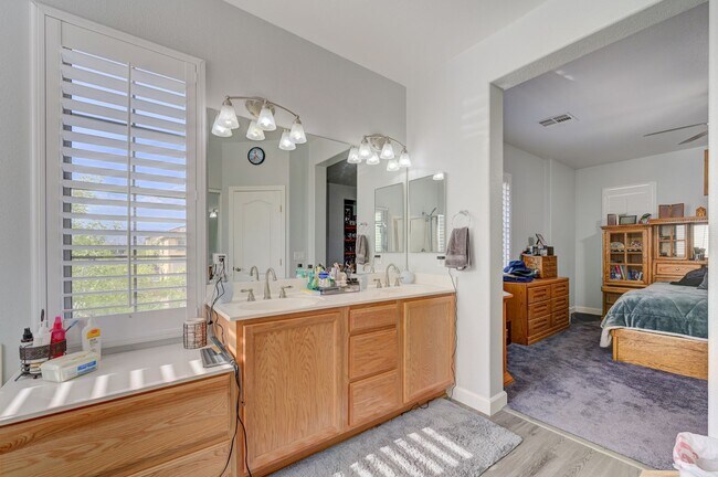 Building Photo - 4 Bedroom With a Pool in North Las Vegas- ...