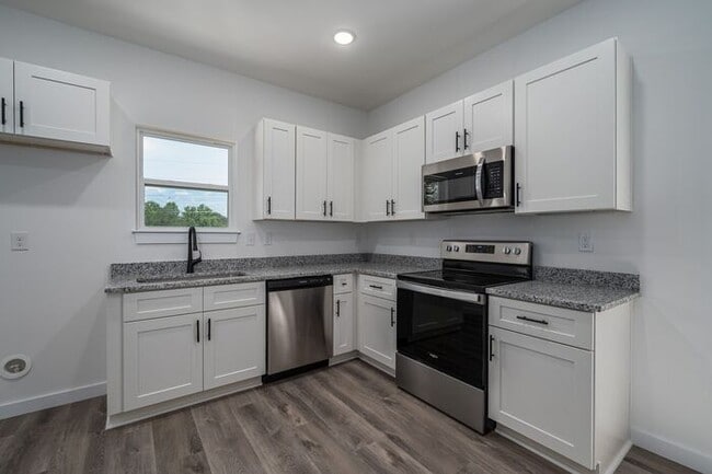 Building Photo - Your New Home Awaits in Hickory! $500 Off ...