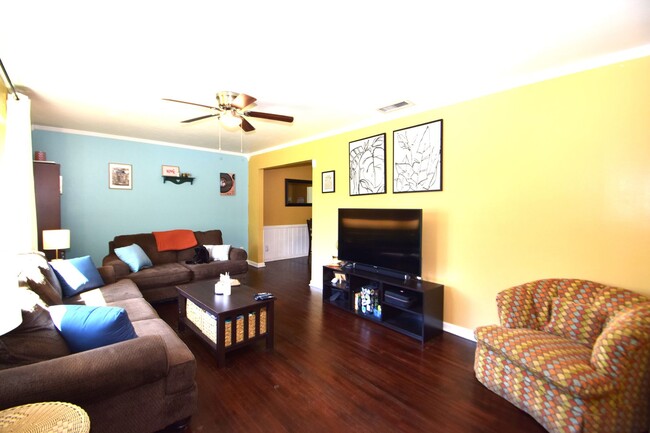 Building Photo - Wonderful Home in the Heart of My Old Arli...