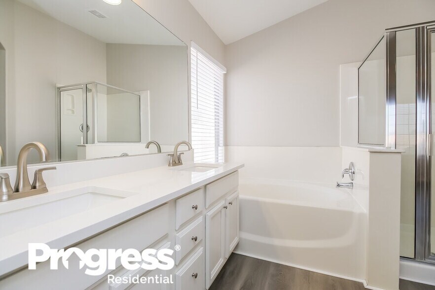 Building Photo - 1036 W Olive Ave