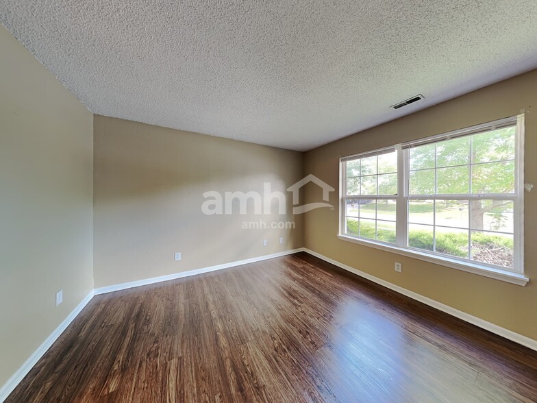 Building Photo - 1428 Blue Brook Way