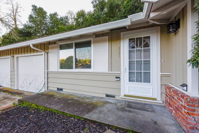 Building Photo - 2092-2094 Donald Dr