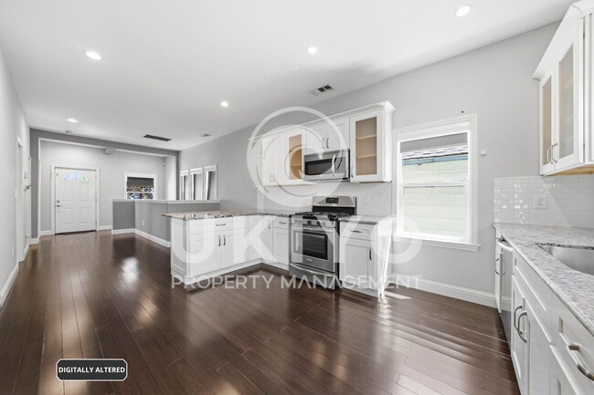 Building Photo - 1123 30th St