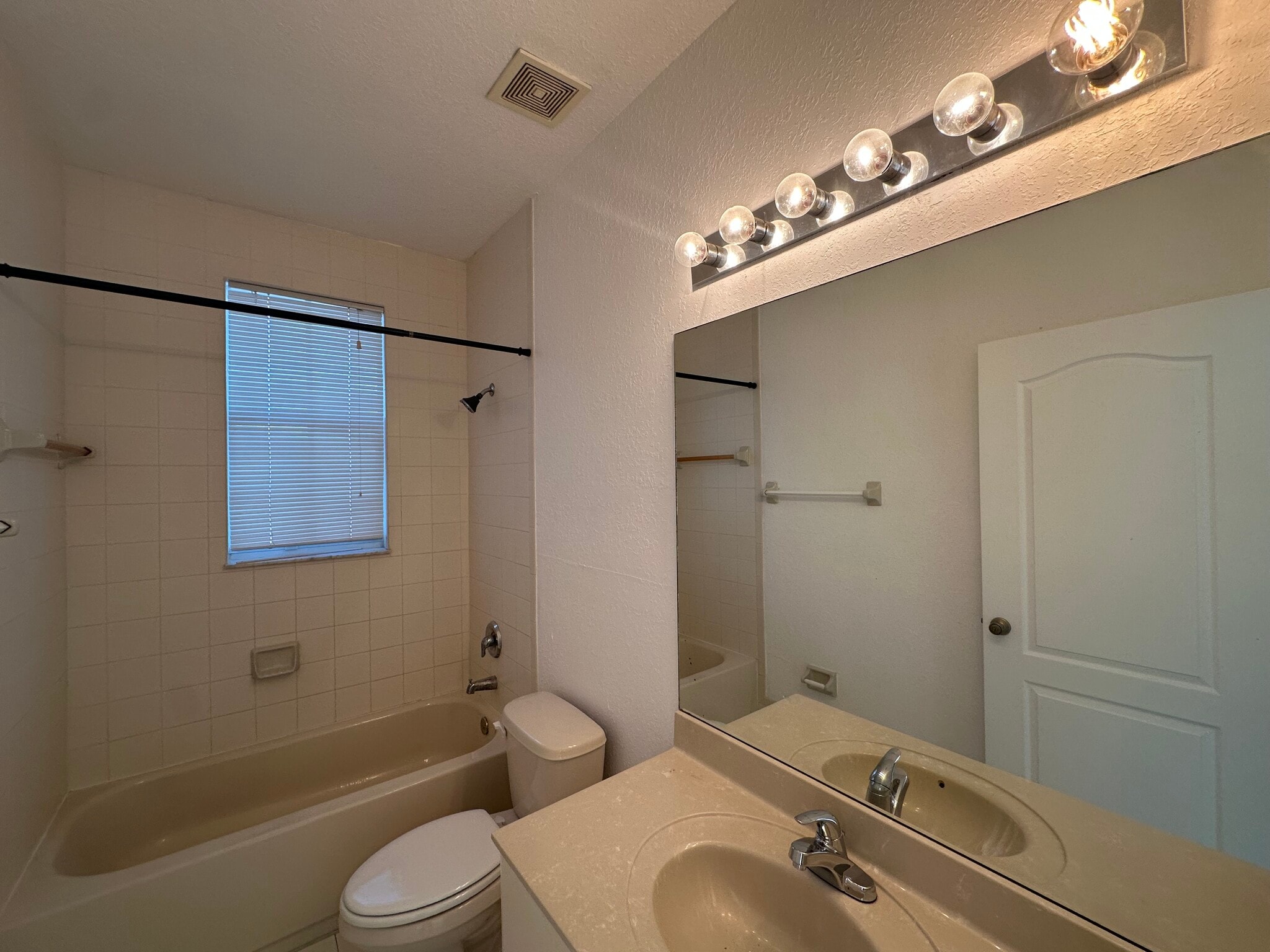 Building Photo - 2755 SE 16th Ave