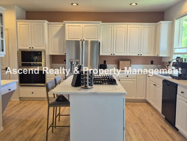 Building Photo - Outstanding 4bed+Office Bethany Area 2 Level Home Updated Throughout Available 6/22 or Sooner