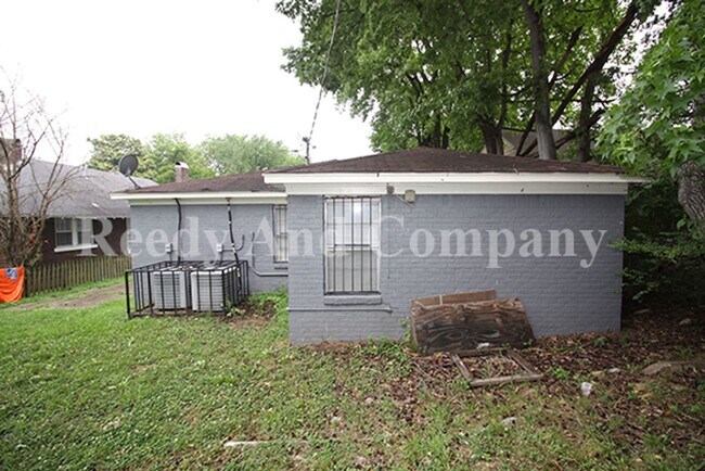 Building Photo - 848 Biggs St