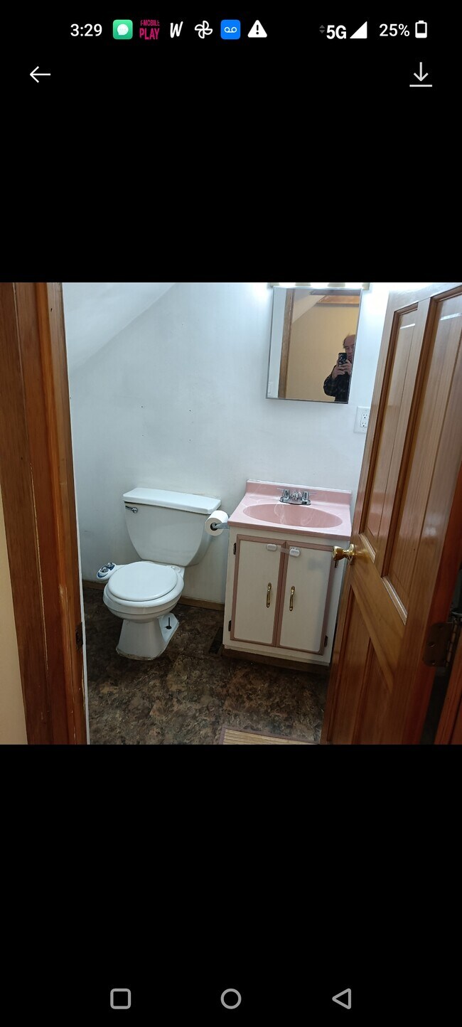 Building Photo - 1440 W Barry Ave