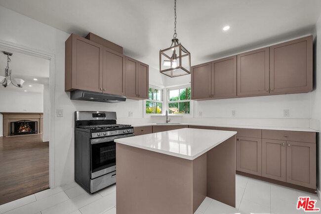 Building Photo - 1091 Palm Terrace