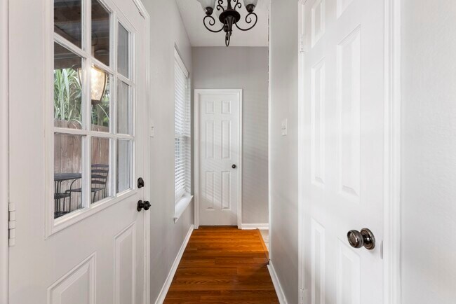 Building Photo - 6827 Hollow Hearth Dr