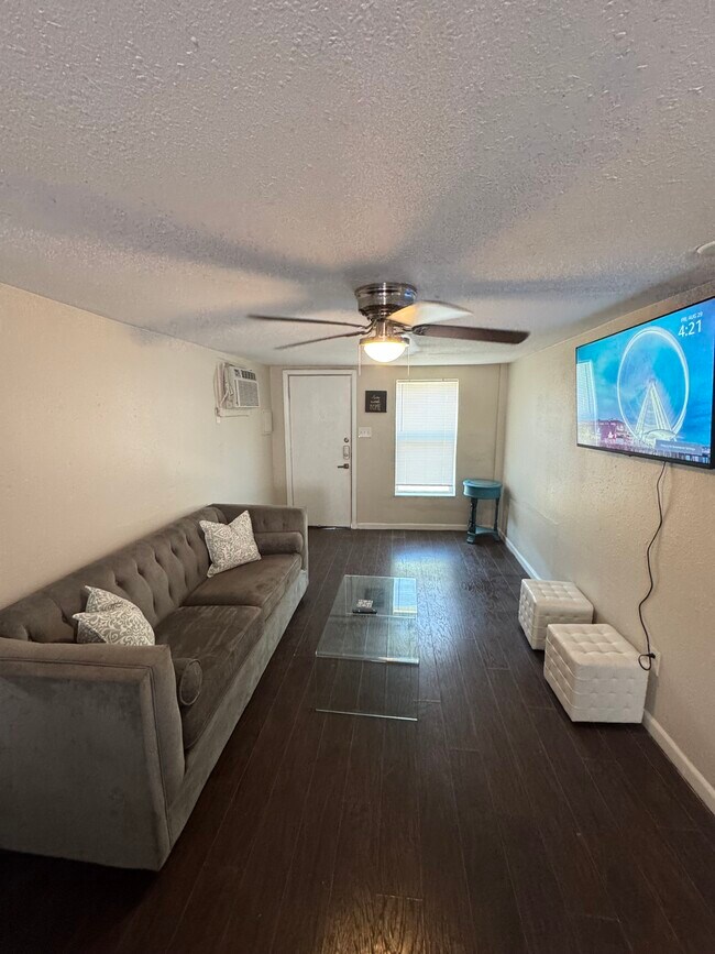 Building Photo - 1933 S 19th St