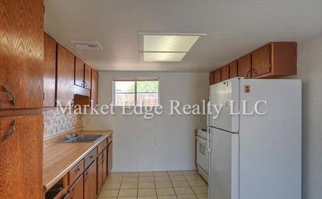 Building Photo - 3Bed/1Bath House at 15TH/Peoria! $399 MOVE...