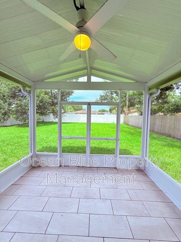 Building Photo - 329 Royal Palm Dr