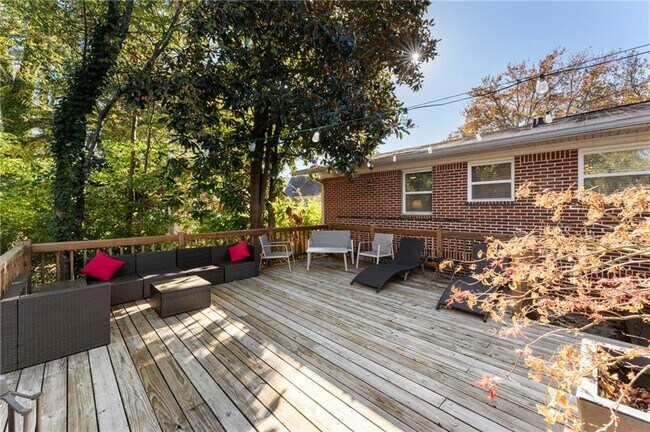 Building Photo - 5122 Lavista Rd