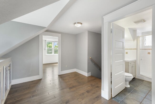 Building Photo - Charming 1906 Craftsman in Fremont — 3 Beds, Walk to Shops & Parks