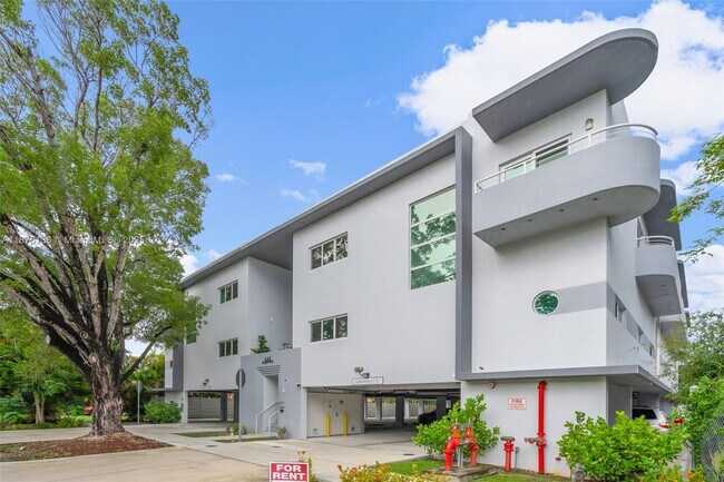 Primary Photo - 645 Palmetto Dr