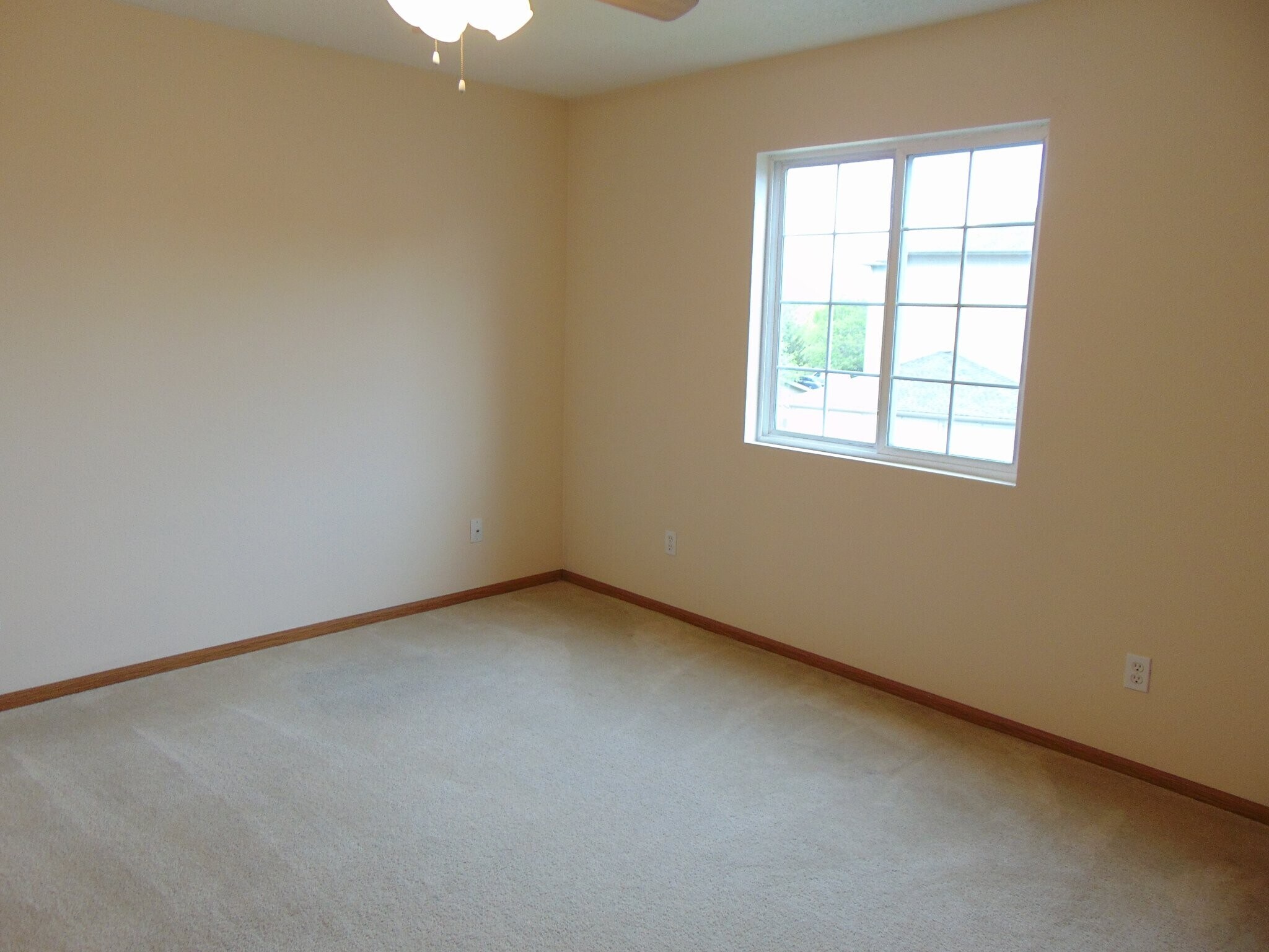 Building Photo - 10151 Sutton Dr