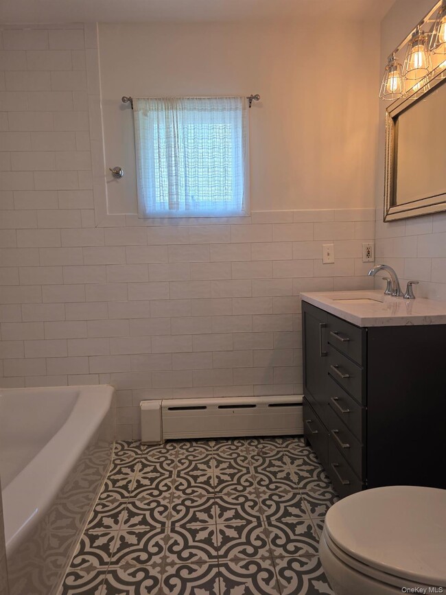 Building Photo - 96 Main St