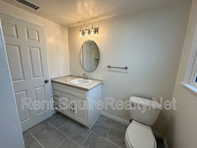 Building Photo - 747 E Benbow St