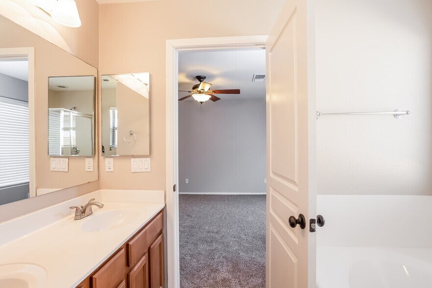 Building Photo - 3674 W Yellow Peak Dr