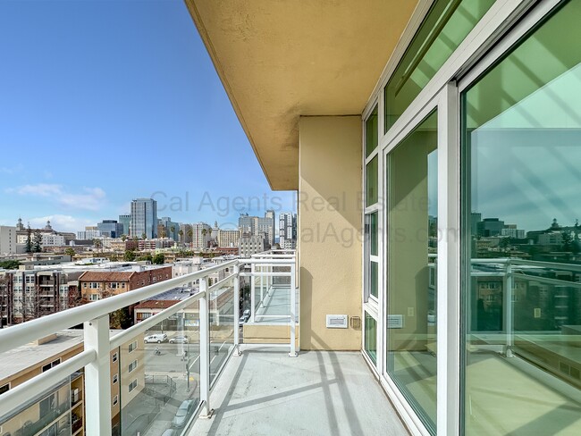 Building Photo - 1 Lakeside Dr