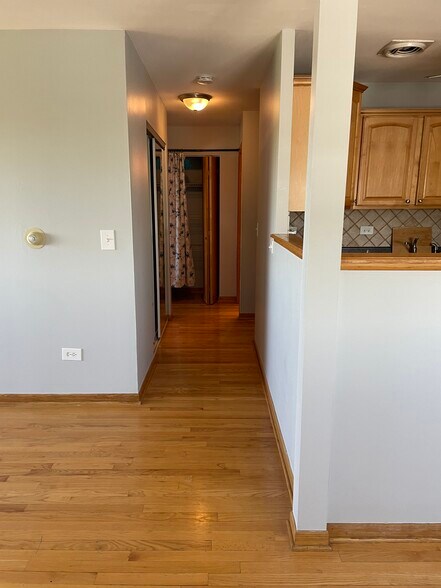 Building Photo - 4600 N Cumberland Ave