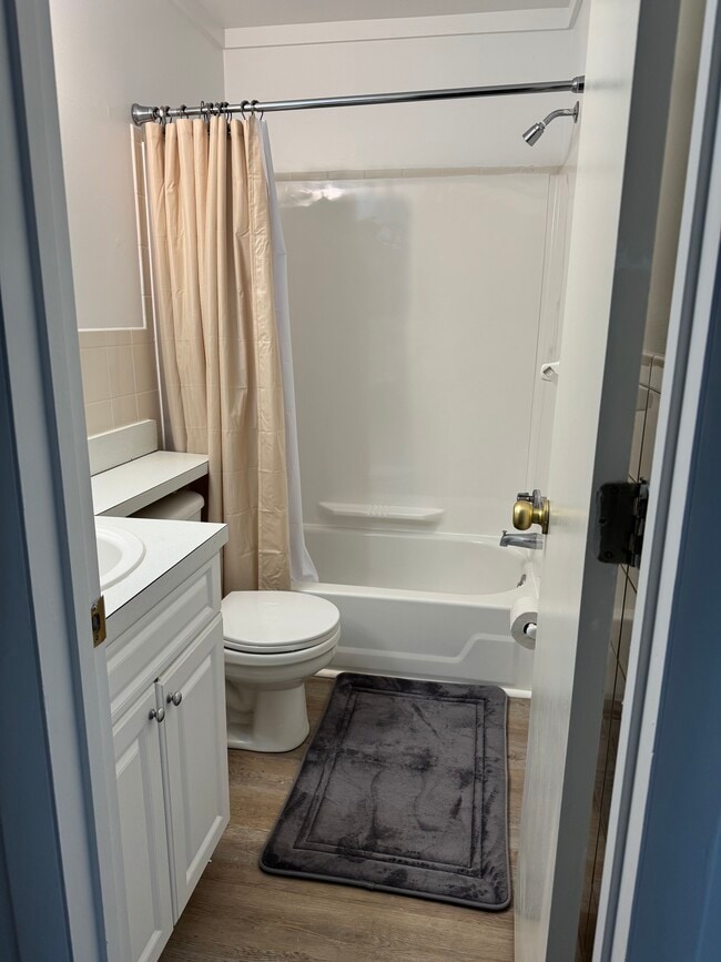 Building Photo - 1001 White Oak Rd