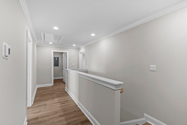 Building Photo - 212 Clifton Dr
