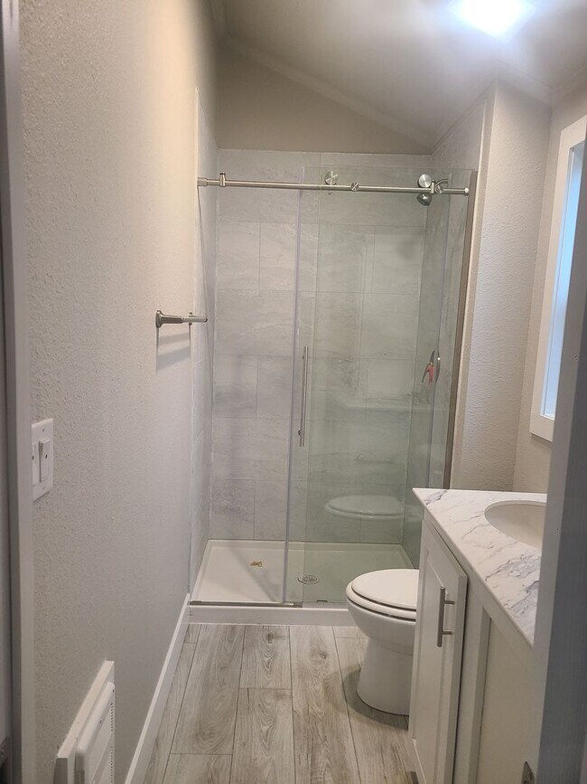 Building Photo - 55+ neighborhood. Light, bright, and move-in ready!