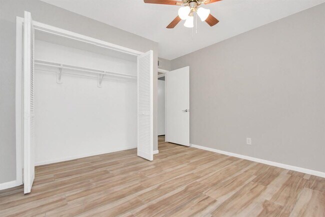 Building Photo - 2744 Briarhurst Dr