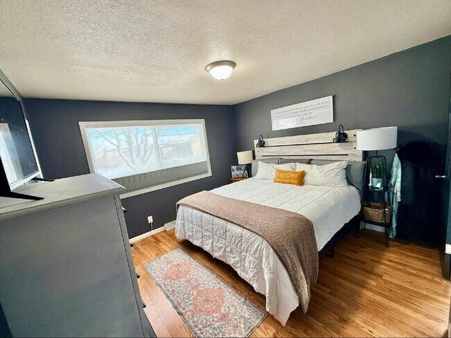 Building Photo - Gorgeously Updated Pueblo Home