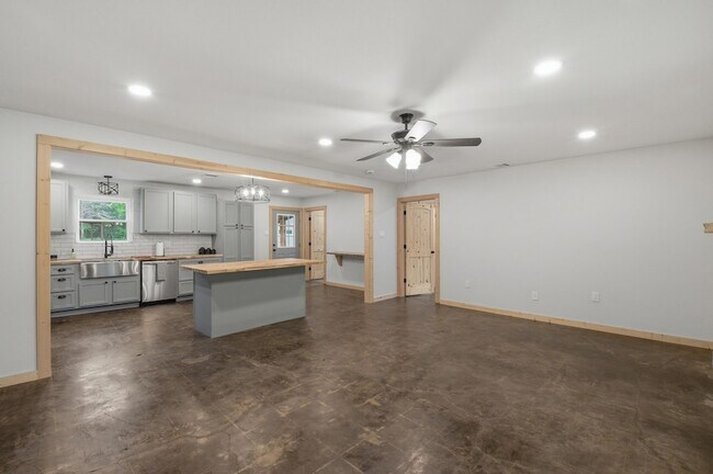 Building Photo - 509 Co Rd 2271