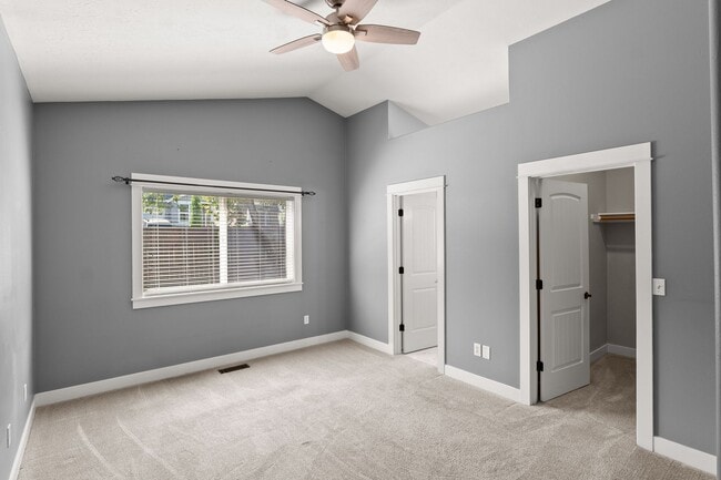 Building Photo - Beautifully Remodeled 3 Bedroom in Gresham...