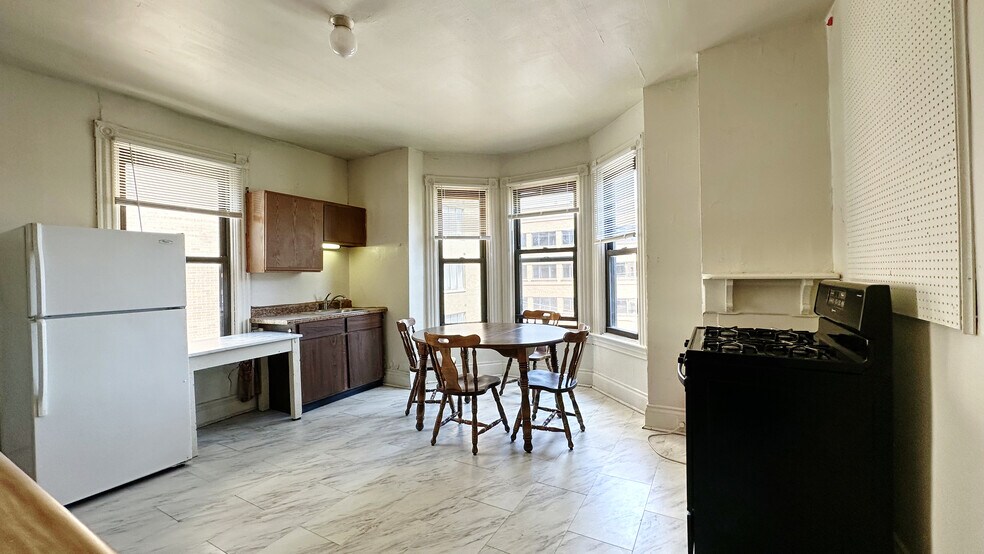 Building Photo - 210 N Dithridge St