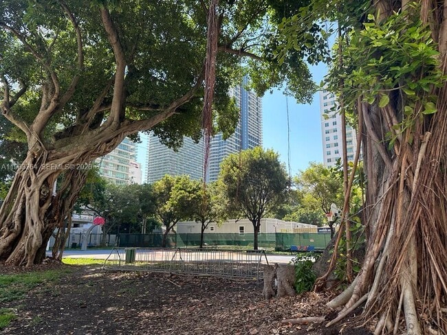 Building Photo - 115 SW 11th St