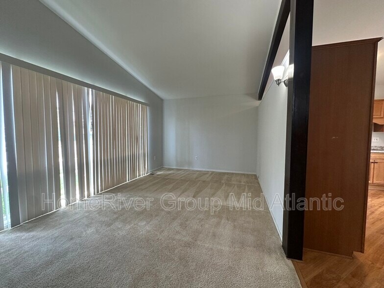 Building Photo - 6002 Ridge View Dr
