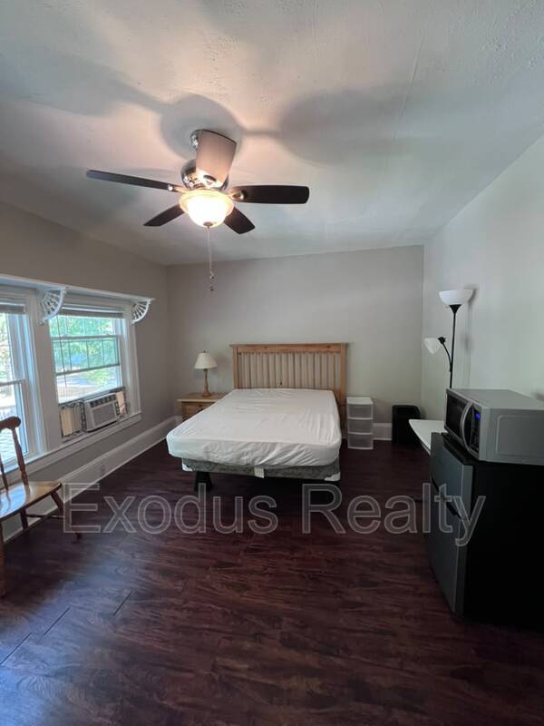 Building Photo - 115 Hillcrest Dr