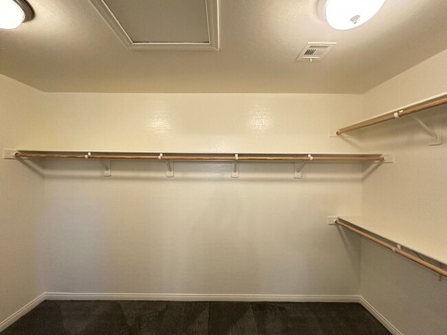 Building Photo - 6784 Pivot Point St