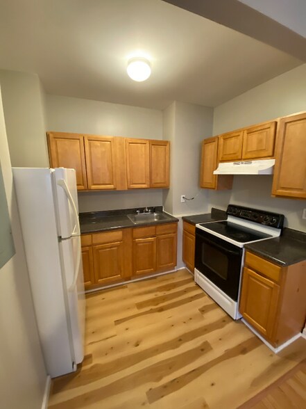 Building Photo - 114 Ashley St