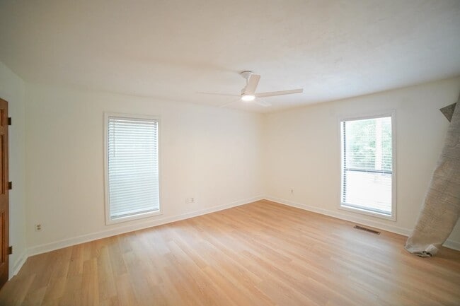 Building Photo - 2020 Cynthia Dr