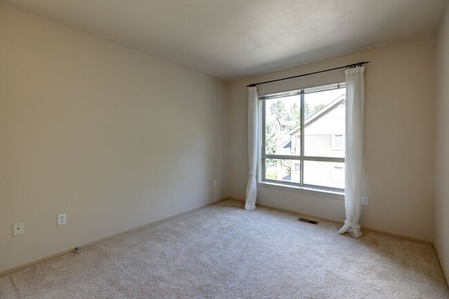 Building Photo - Gorgeous 3BR 2.5BA Issaquah Town Home Avai...