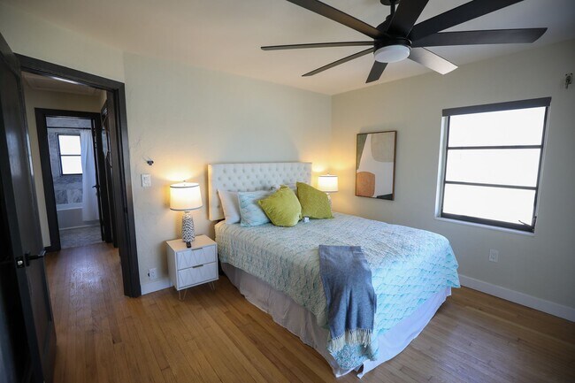 Building Photo - Fully Furnished Luxury Waterfront Unit w/in Walking Distance to the Shopping, Beach, Restaurants,...